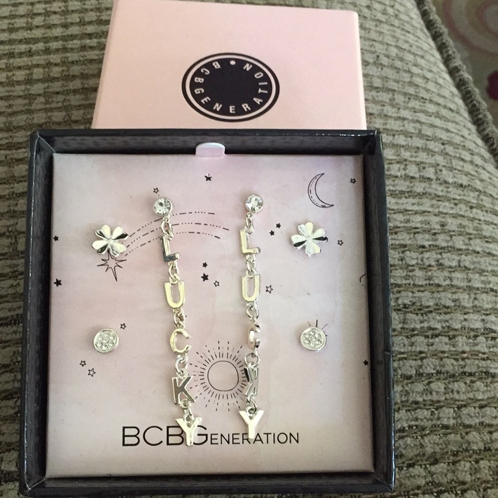 BCBG earrings set